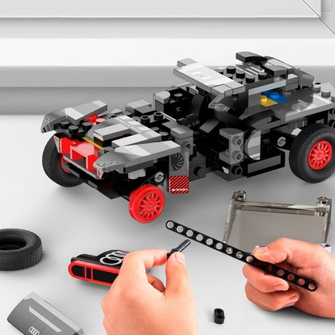 Rastar 10120 Audi RS Q e-tron — klocki, skala 1:30